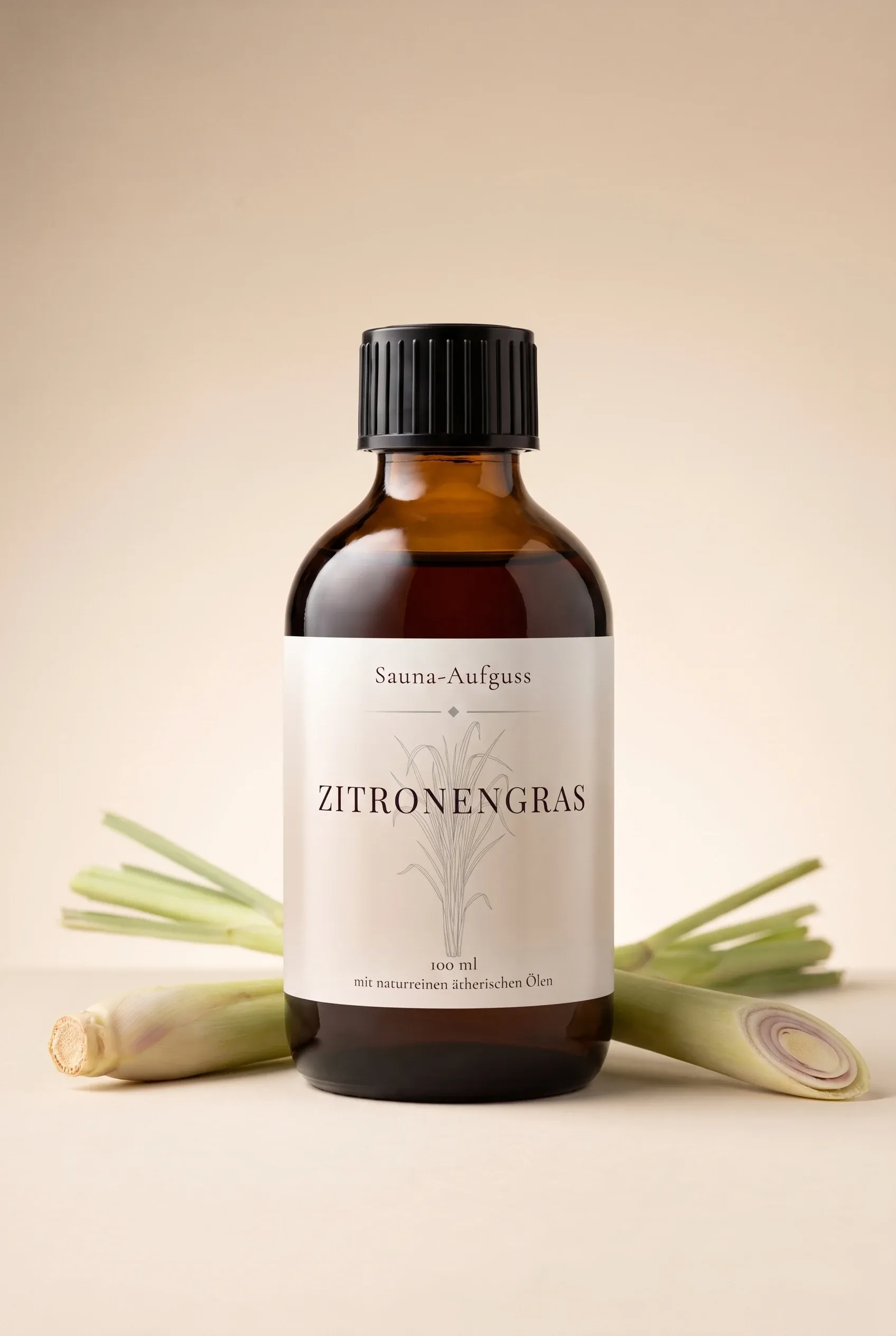 Hein Sauna-Aufguss Zitronengras 100 ml in brauner Apothekerflasche, daneben frische Zitronengrasstaengel